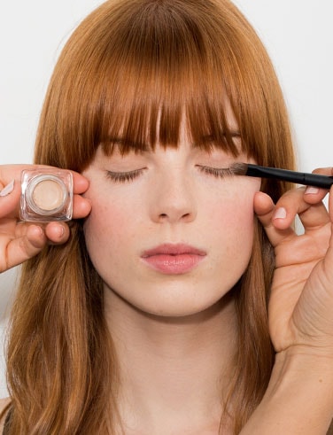 Applying Cream Shadow